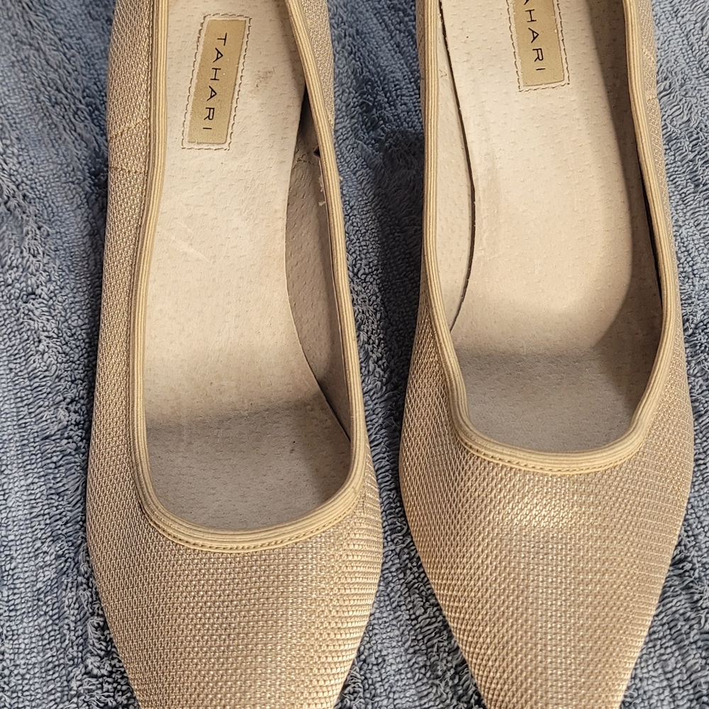 Tahari Women's Tan Pumps